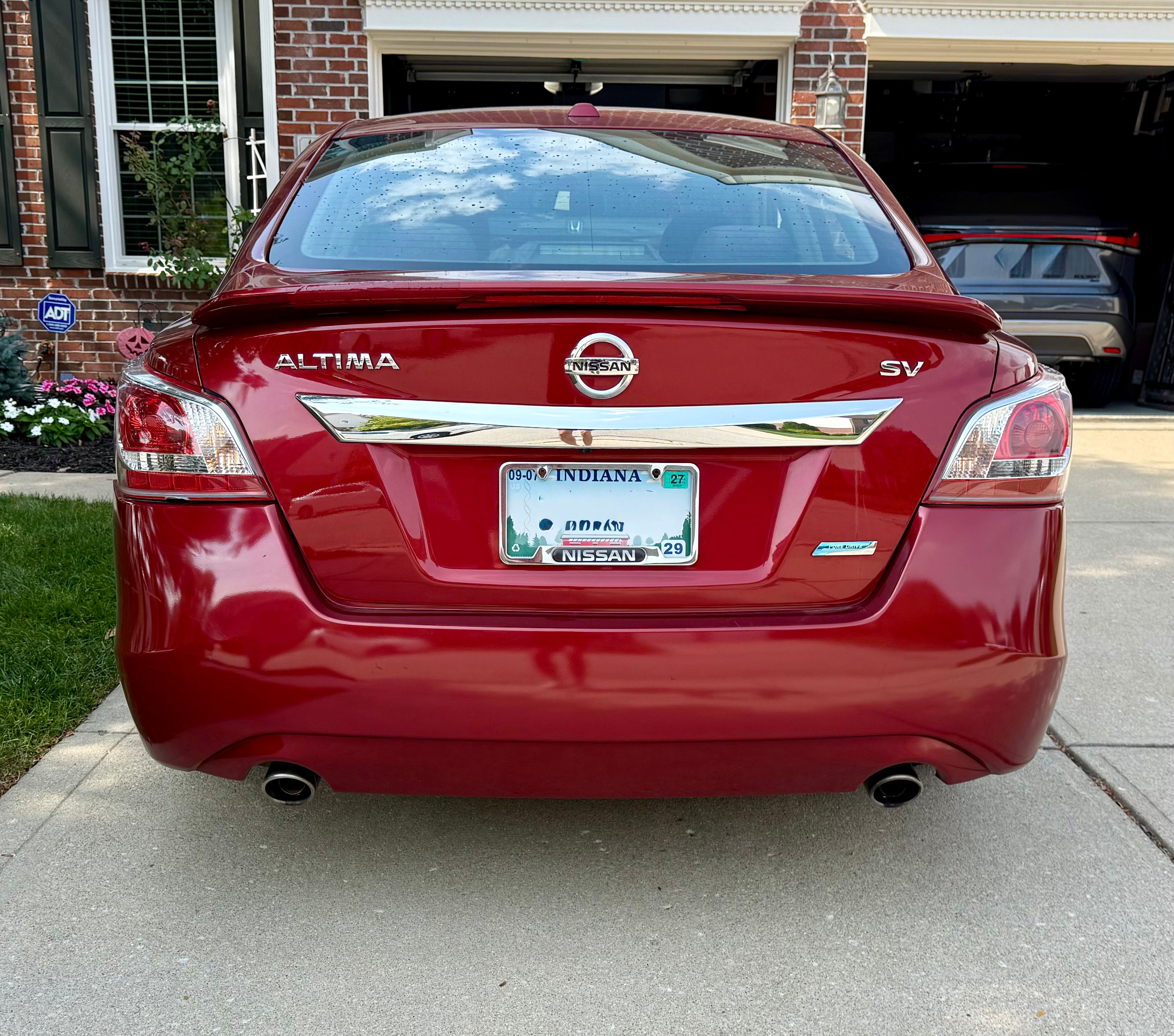 Used 2013 Nissan Altima 2.5 SV w/ 2.5SV Convenience Pkg FWD image 2