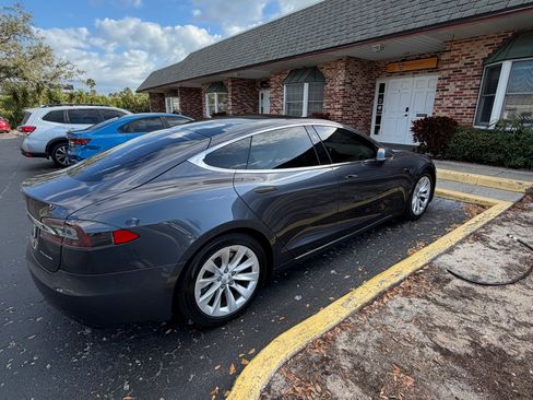 Used 2020 Tesla Model S Long Range Plus image 6