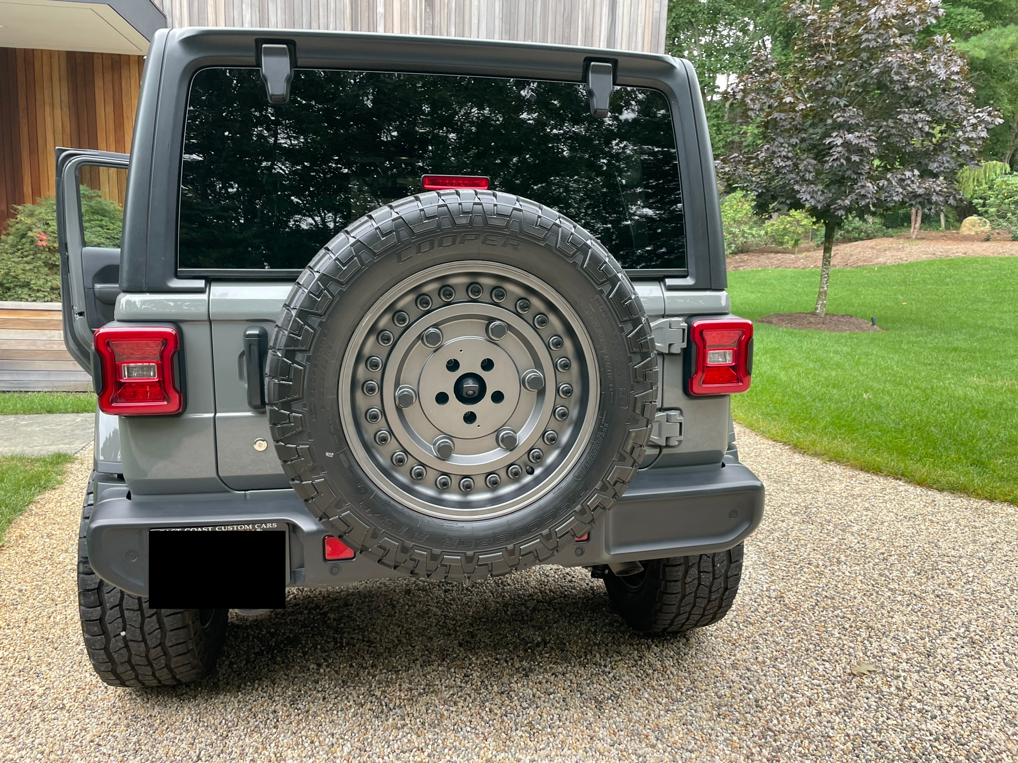 Used 2018 Jeep Wrangler Unlimited Sahara AWD/4WD image 11
