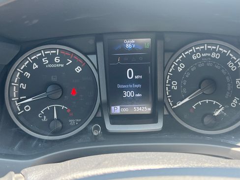 Used 2022 Toyota Tacoma TRD Off-Road AWD/4WD image 4