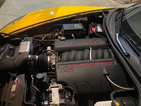 Used 2006 Chevrolet Corvette Coupe 2D image 12