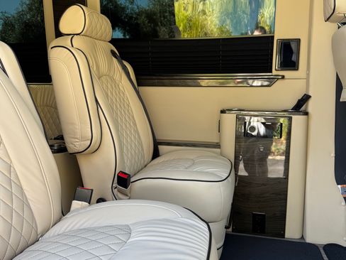 Used 2022 Mercedes-Benz Sprinter 2500 image 6