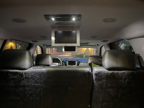 Used 2019 Chevrolet Suburban LT image 13