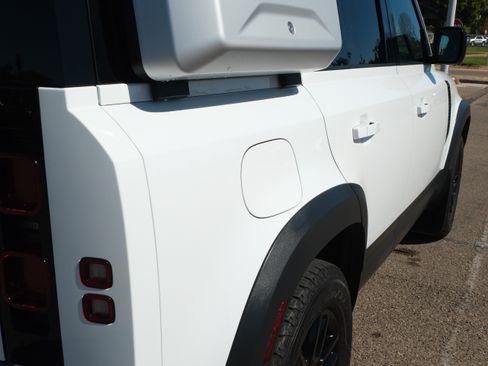 Used 2023 Land Rover Defender 110 S image 9