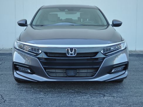 Used 2018 Honda Accord Touring image 4