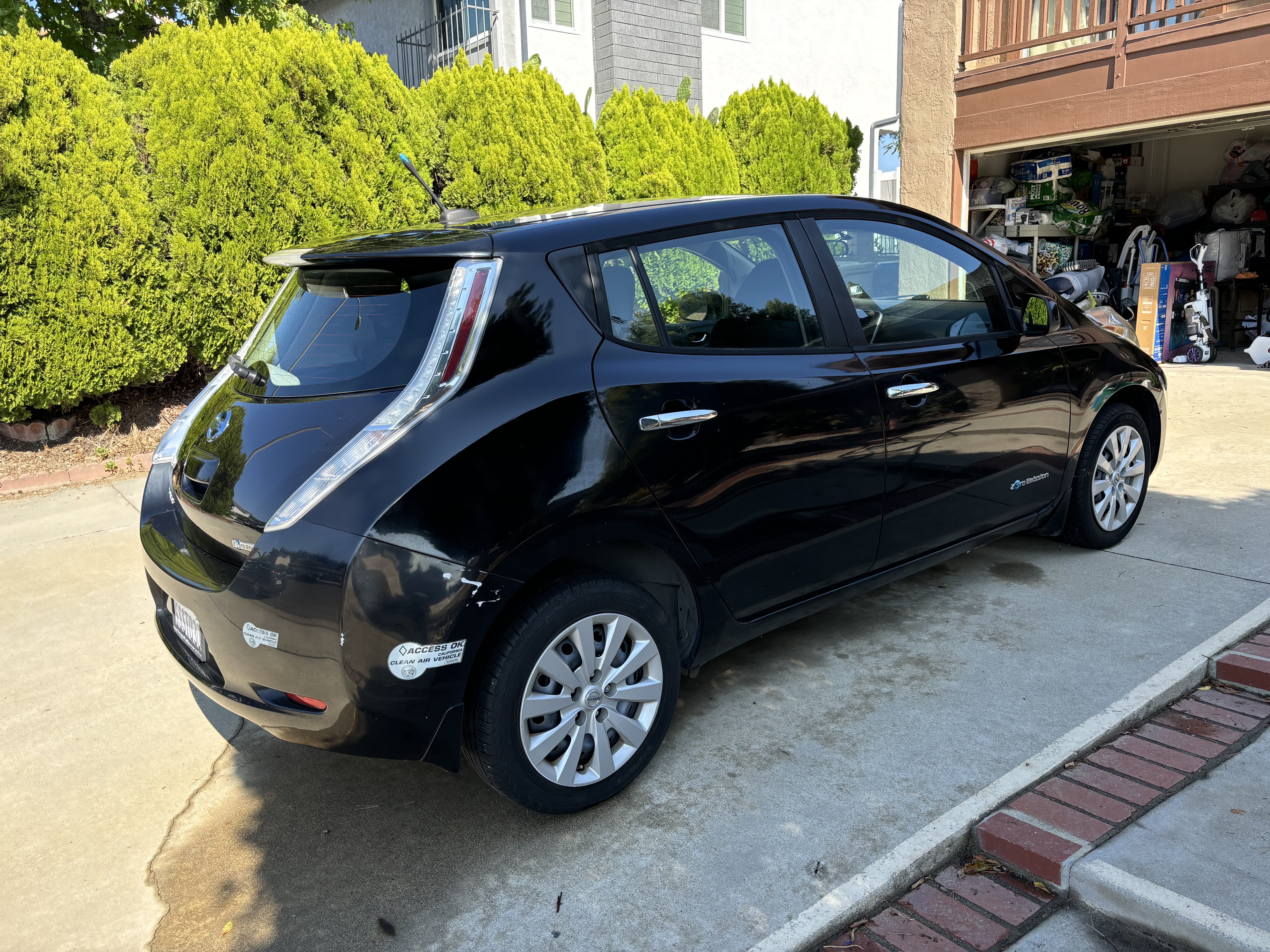 Used 2013 Nissan Leaf S FWD image 4