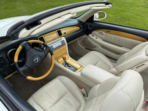 Used 2004 Lexus SC 430 Convertible RWD image 5