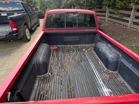 Used 1995 Nissan Pickup XE image 4