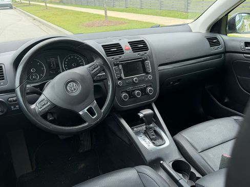 Used 2010 Volkswagen Jetta TDI FWD image 1