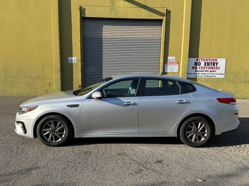 Used 2019 Kia Optima LX image 5