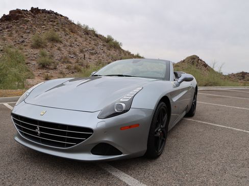 Used 2016 Ferrari California T RWD image 4