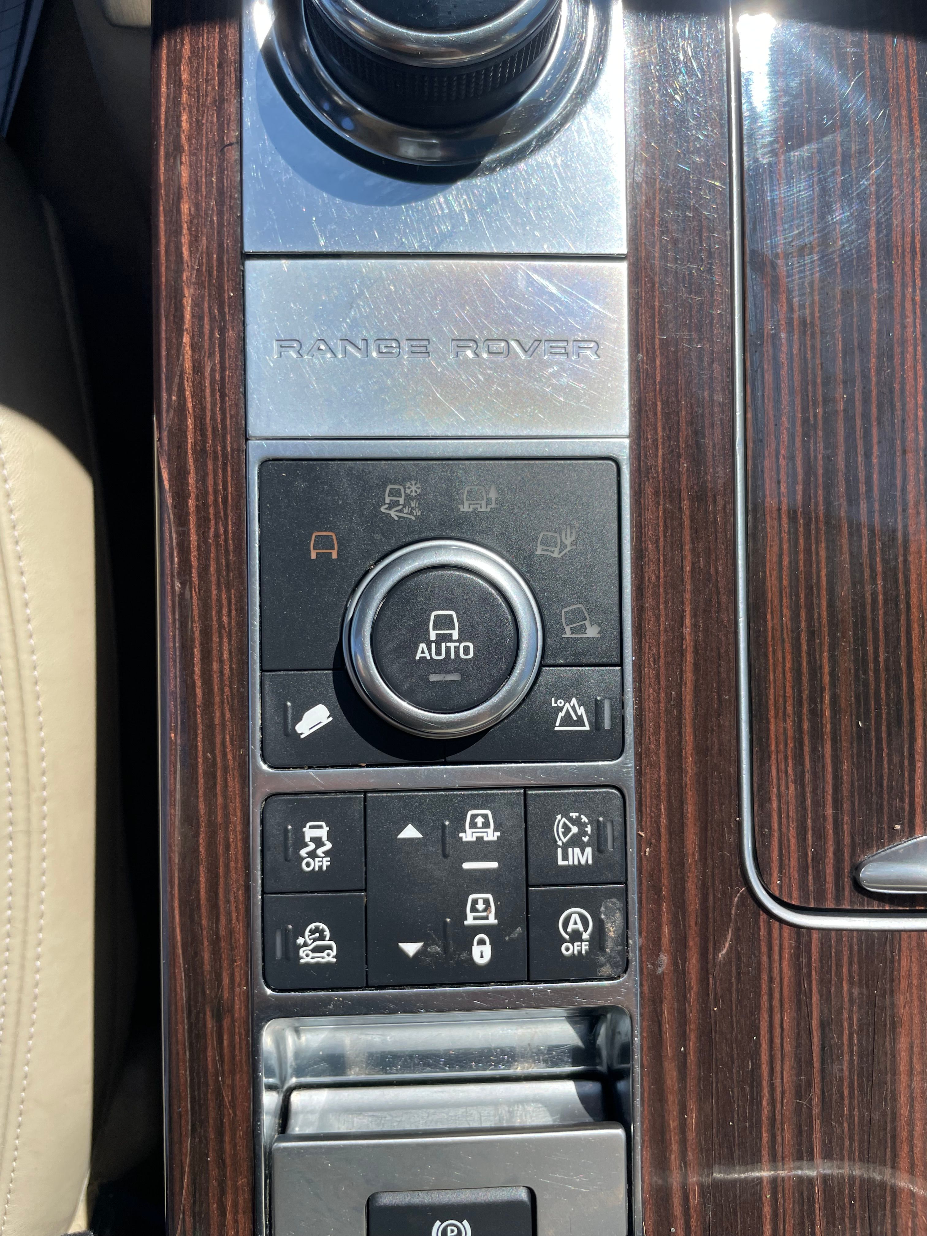 Used 2017 Land Rover Range Rover HSE AWD/4WD image 13