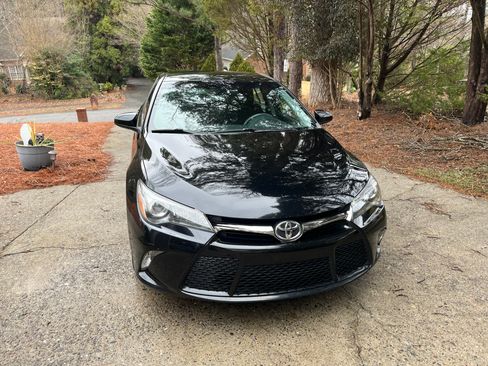 Used 2016 Toyota Camry SE image 4