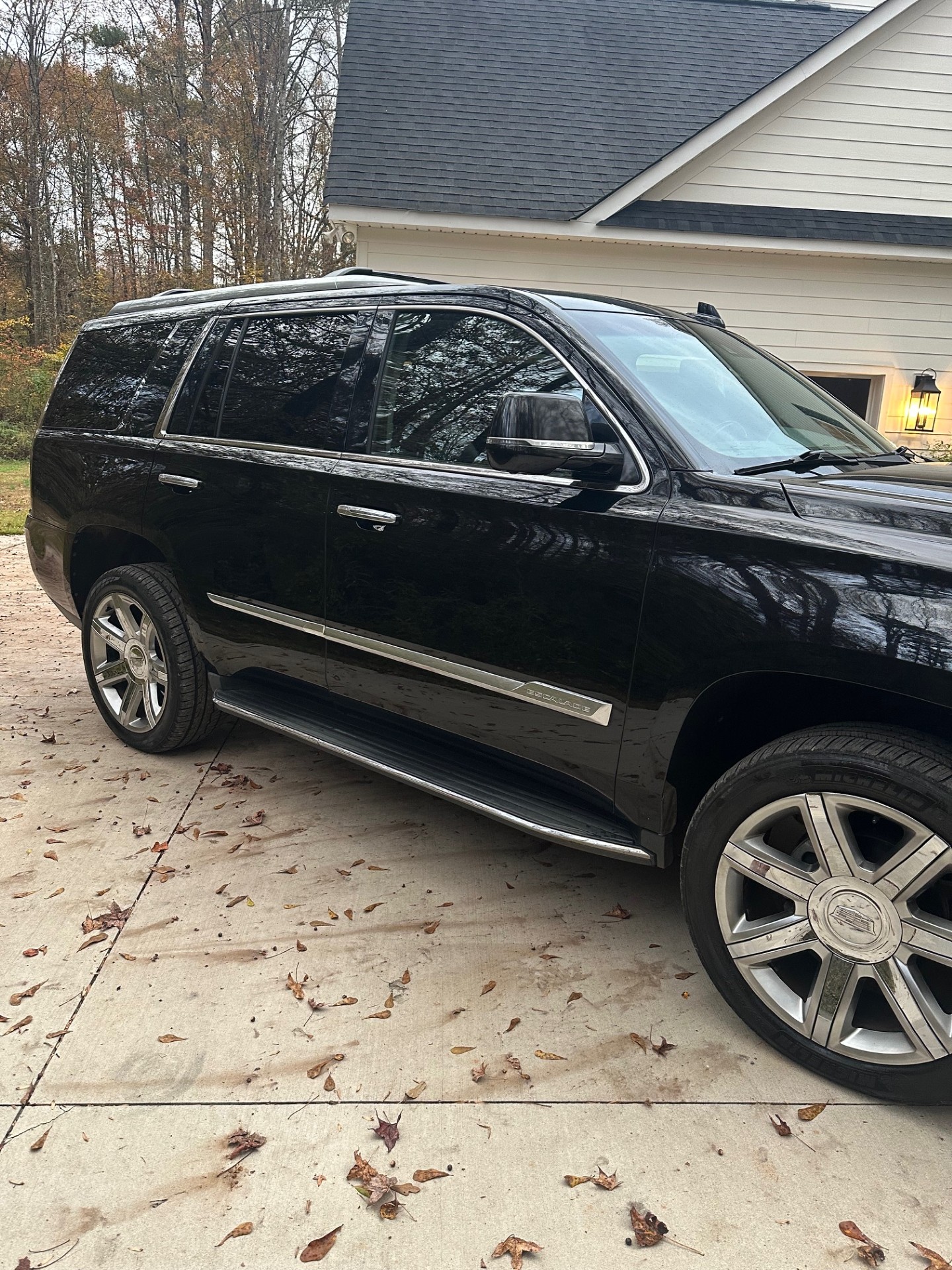 Used 2018 Cadillac Escalade Premium Luxury AWD/4WD image 6