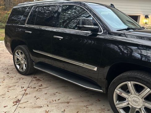 Used 2018 Cadillac Escalade Premium Luxury image 6