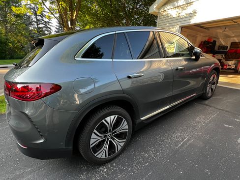 Used 2023 Mercedes-Benz EQE 350+ 4MATIC SUV w/ Exclusive Trim Package image 13