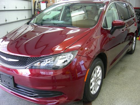 Used 2020 Chrysler Voyager Lxi image 4