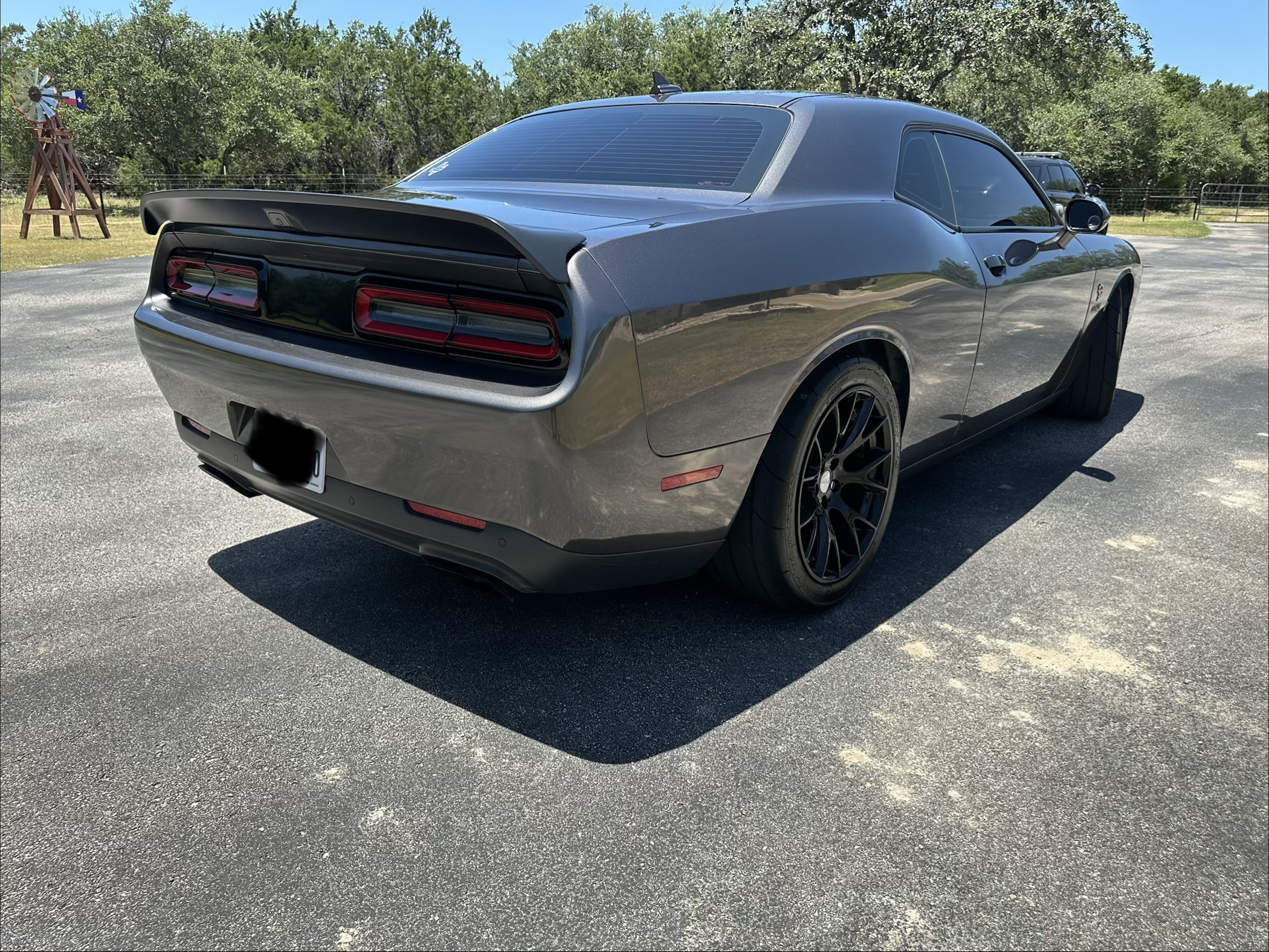 Used 2016 Dodge Challenger SRT Hellcat RWD image 2