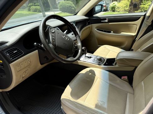 Used 2011 Hyundai Genesis 4.6 RWD image 13