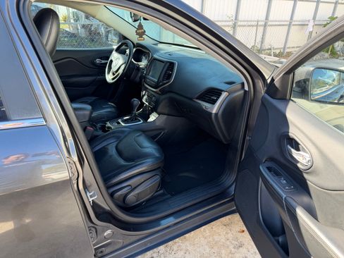 Used 2016 Jeep Cherokee Limited image 8