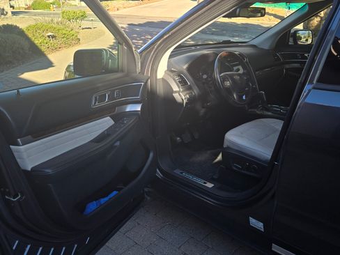 Used 2016 Ford Explorer Platinum image 15