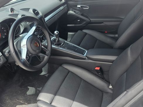 Used 2025 Porsche 718 Cayman RWD image 12