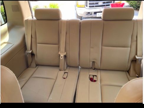 Used 2014 Chevrolet Tahoe LTZ RWD image 18