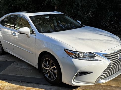 Used 2016 Lexus ES 300h 300h Sedan 4D image 1
