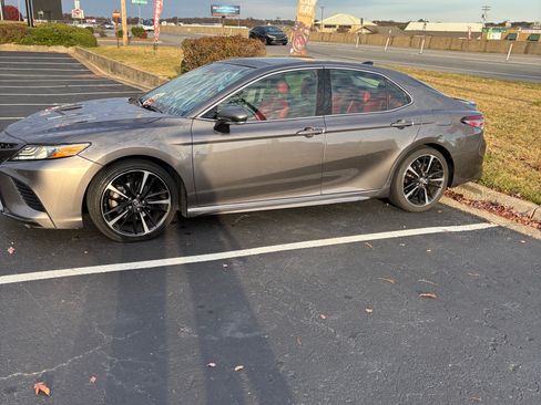 Used 2018 Toyota Camry XSE image 2