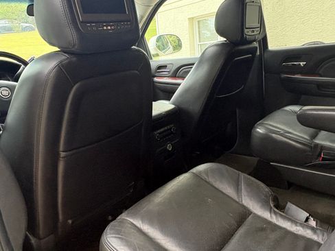 Used 2007 Cadillac Escalade 2WD w/ Information Package image 6