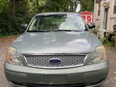 Used 2005 Ford Five Hundred Limited AWD/4WD image 2