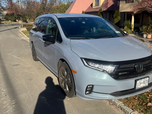 Used 2023 Honda Odyssey Sport image 3