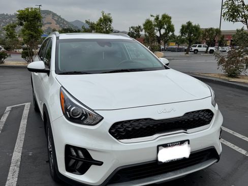 Used 2022 Kia Niro LXS image 6