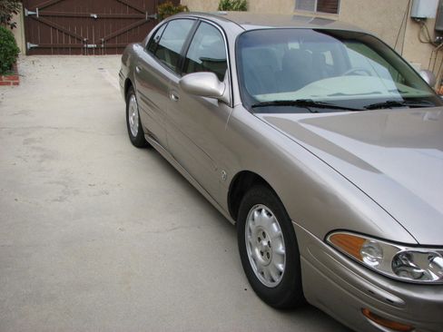 Used 2002 Buick Le Sabre Custom w/ Luxury Pkg image 2