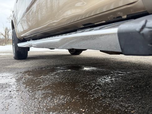 Used 2011 Ford F150 Lariat w/ Lariat Chrome Pkg image 28