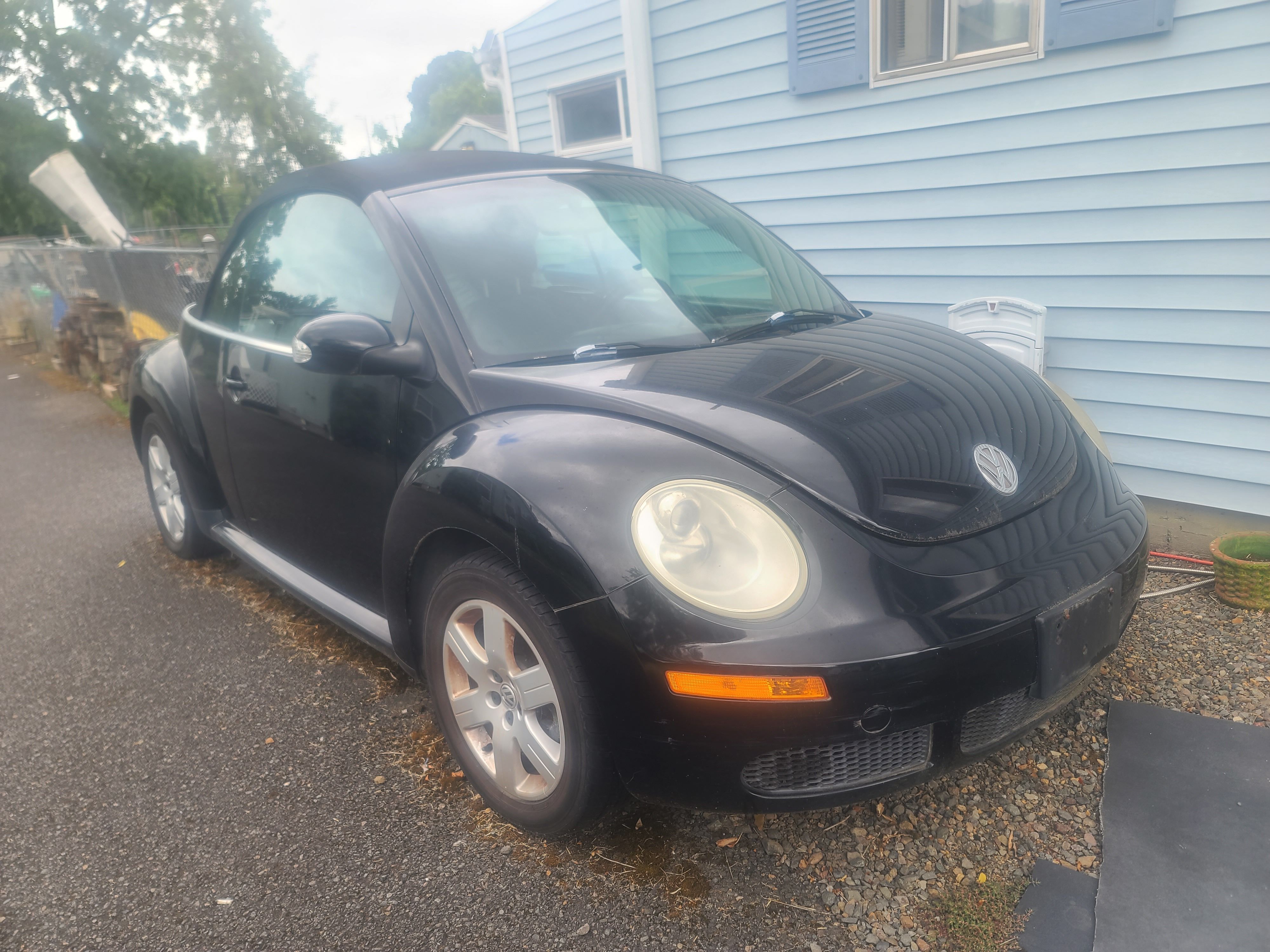 Used 2007 Volkswagen Beetle Convertible w/ Package 1 FWD image 1