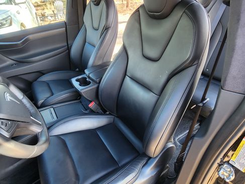 Used 2020 Tesla Model X Performance image 4