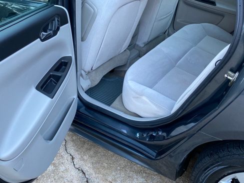 Used 2010 Chevrolet Impala LS image 15