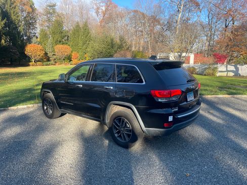 Used 2017 Jeep Grand Cherokee Limited w/ Luxury Group II image 6
