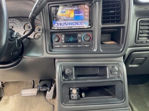 Used 2005 Chevrolet Silverado 2500 LT w/ Heavy-Duty Power Package image 21