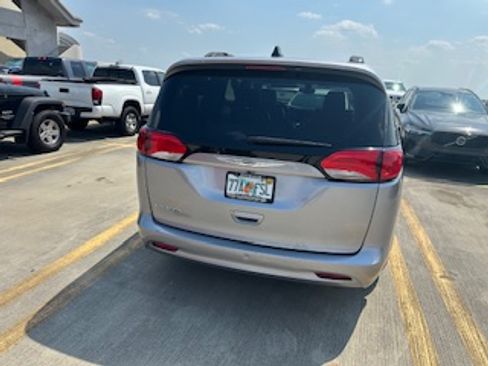 Used 2021 Chrysler Voyager Lxi image 4