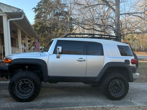 Used 2007 Toyota FJ Cruiser 4WD image 1