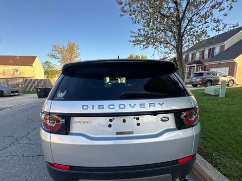 Used 2016 Land Rover Discovery Sport SE image 2