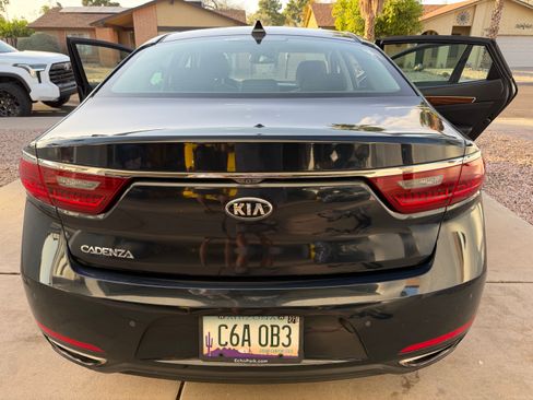 Used 2017 Kia Cadenza Premium w/ Luxury Package image 12