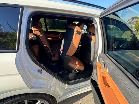 Used 2021 BMW X7 M50i image 19