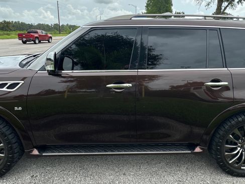 Used 2017 INFINITI QX80 Limited image 4