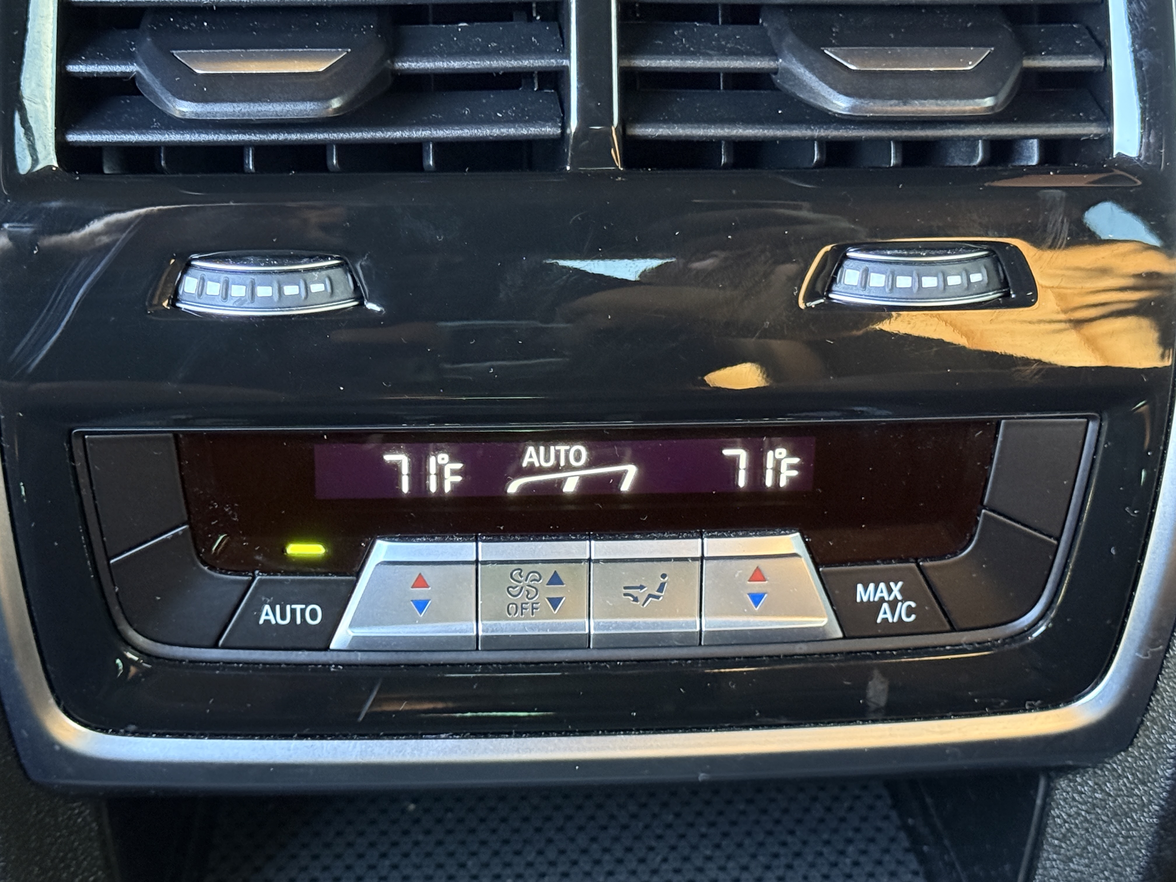 Used 2021 BMW X7 xDrive40i w/ M Sport Package AWD/4WD image 9