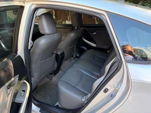 Used 2012 Toyota Prius Two FWD image 5