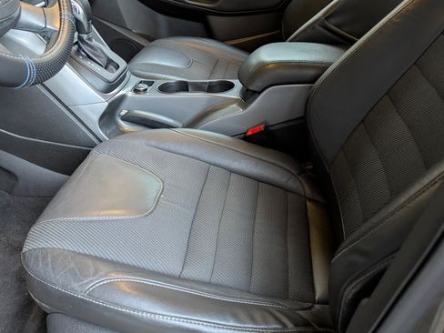 Used 2015 Ford Escape SE w/ SE Chrome Package image 6