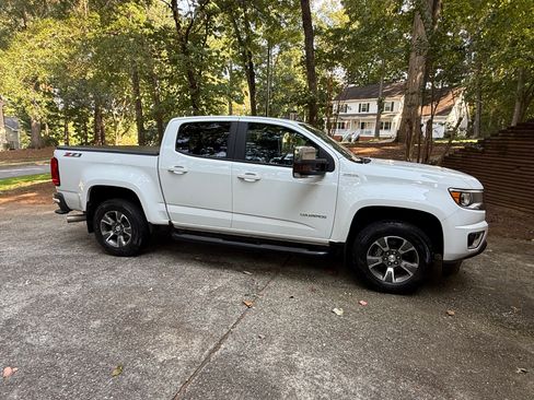 Used 2020 Chevrolet Colorado Z71 AWD/4WD image 9